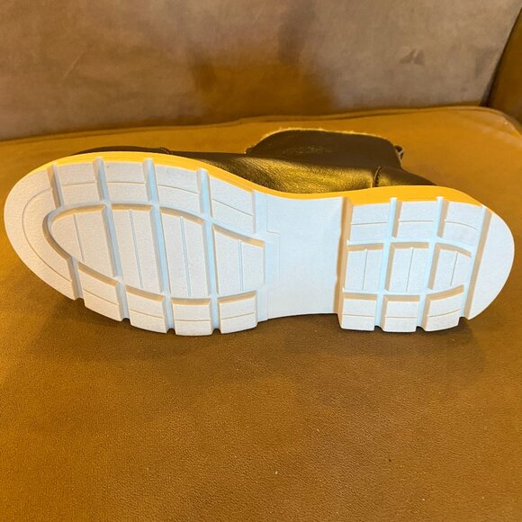 Martino - Unique Olive - Multiple Sizes (NEW W/ BOX) - Picture 3 of 3